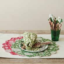 Load image into Gallery viewer, Scalloped Floral Placemats