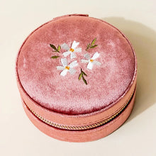Load image into Gallery viewer, Round Velvet Jewelry Case