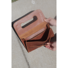 Load image into Gallery viewer, Mare Clutch