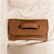 Load image into Gallery viewer, Mare Clutch