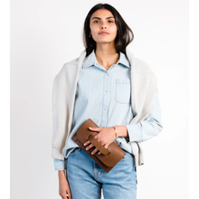 Load image into Gallery viewer, Mare Clutch