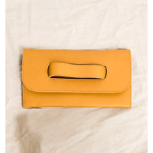 Load image into Gallery viewer, Mare Clutch