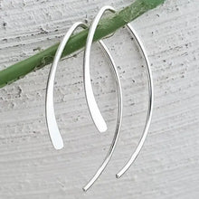 Load image into Gallery viewer, Open Wishbone Earring