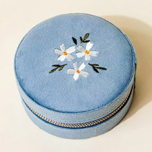 Load image into Gallery viewer, Round Velvet Jewelry Case
