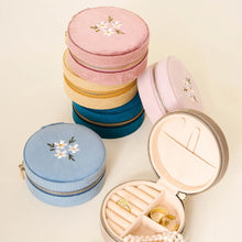 Load image into Gallery viewer, Round Velvet Jewelry Case
