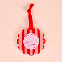 Load image into Gallery viewer, Scallop Picture Frame Ornament
