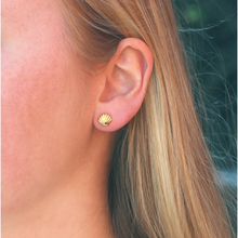 Load image into Gallery viewer, Seashell Stud Earring
